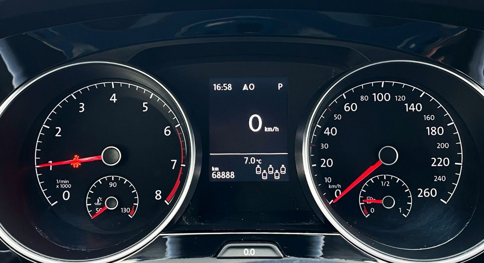 Fahrzeugabbildung Volkswagen Touran 1.5 TSI DSG  NAVI ACC 7-SITZE GANZJ. RFN.