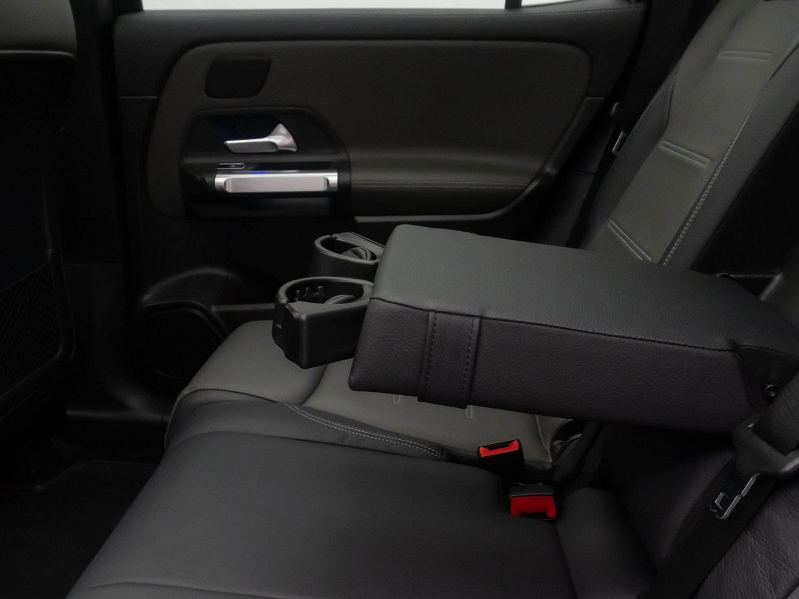 Fahrzeugabbildung Mercedes-Benz GLB 220d AMG Line SoundSys 360&deg;Panorama Standhzg