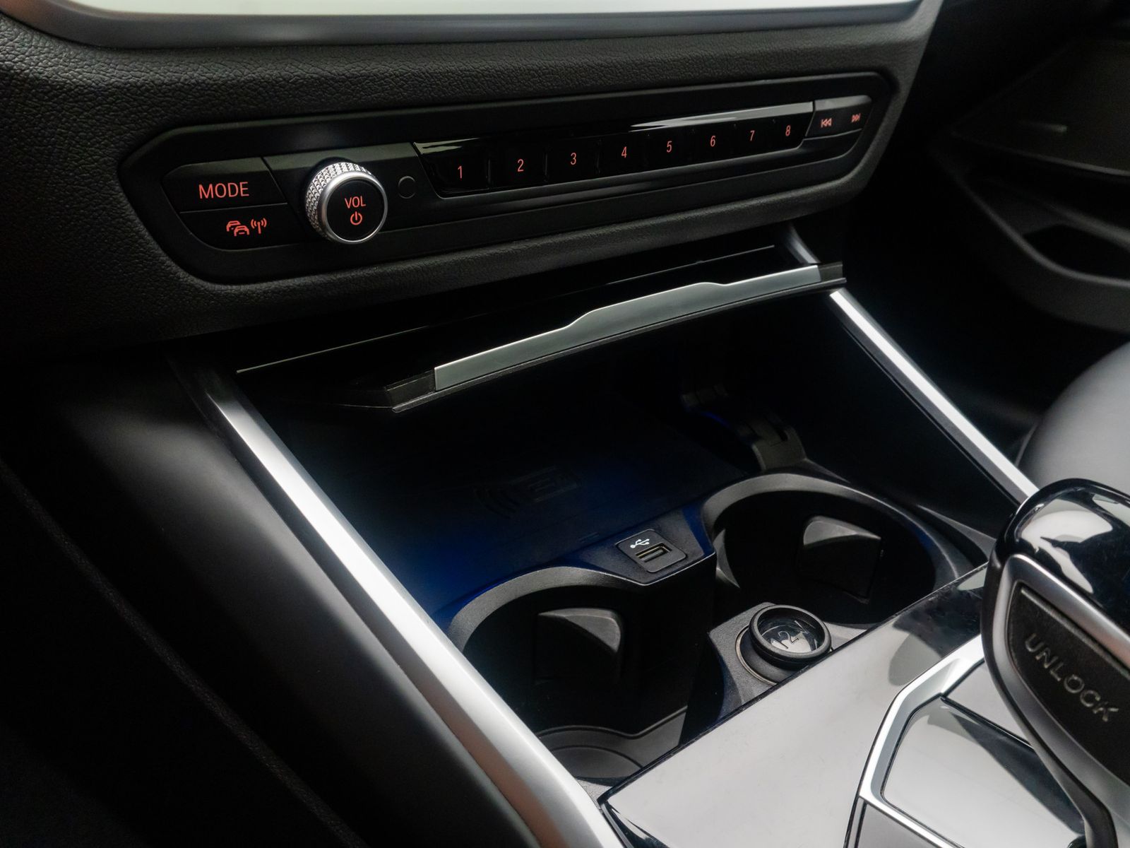 Fahrzeugabbildung BMW 320d M Sport Kamera DAB Panorama H/K 19Zoll