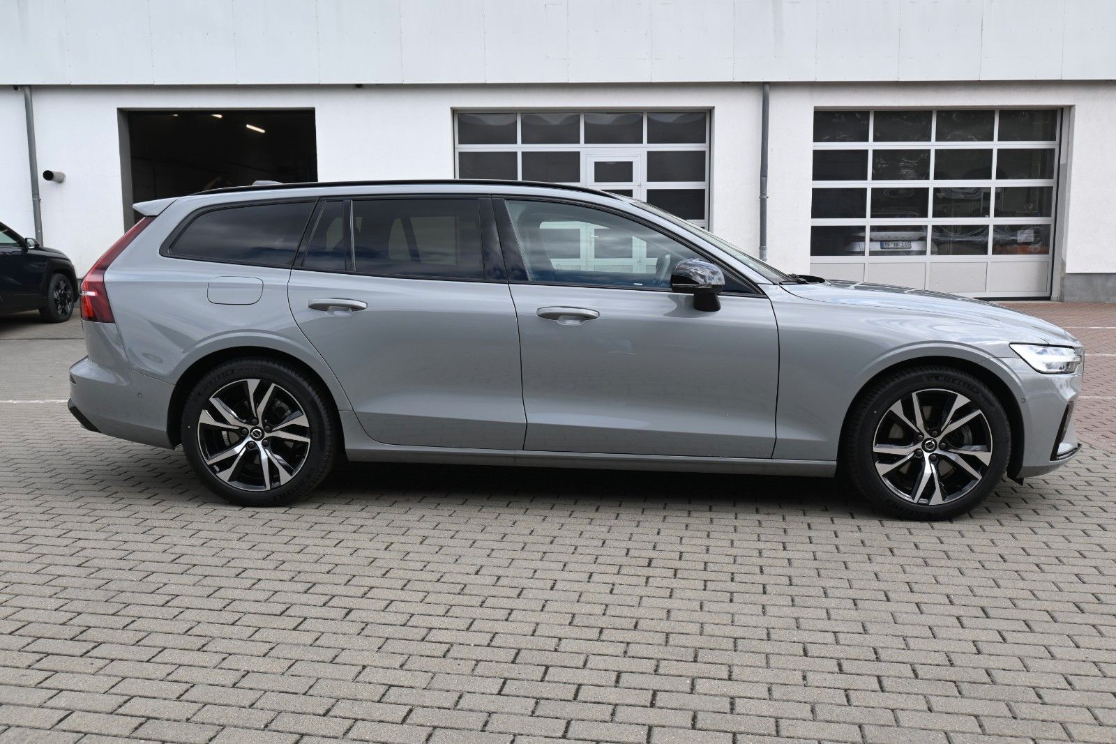 Fahrzeugabbildung Volvo V60 B4 DKG Plus Dark*HuD*PANO*360°*ACC