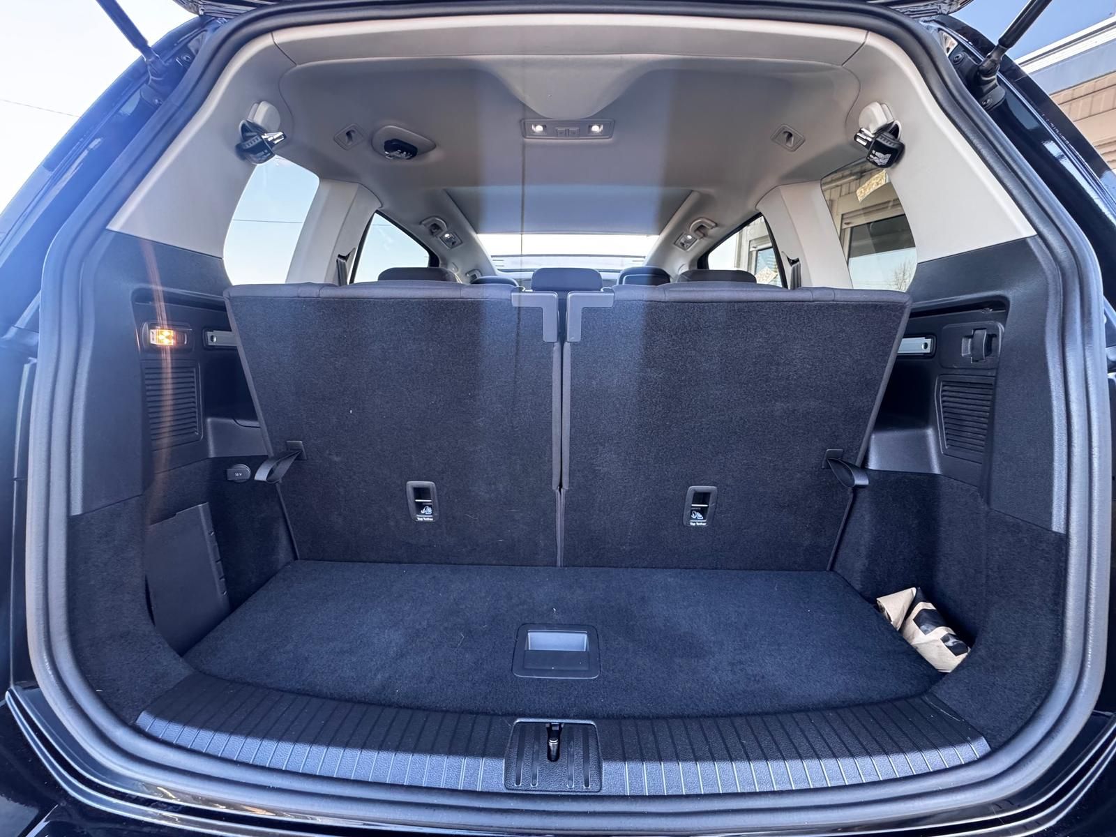 Fahrzeugabbildung Volkswagen Touran Highline 1.5 TSI EU6d-T OPF R-Line Pano