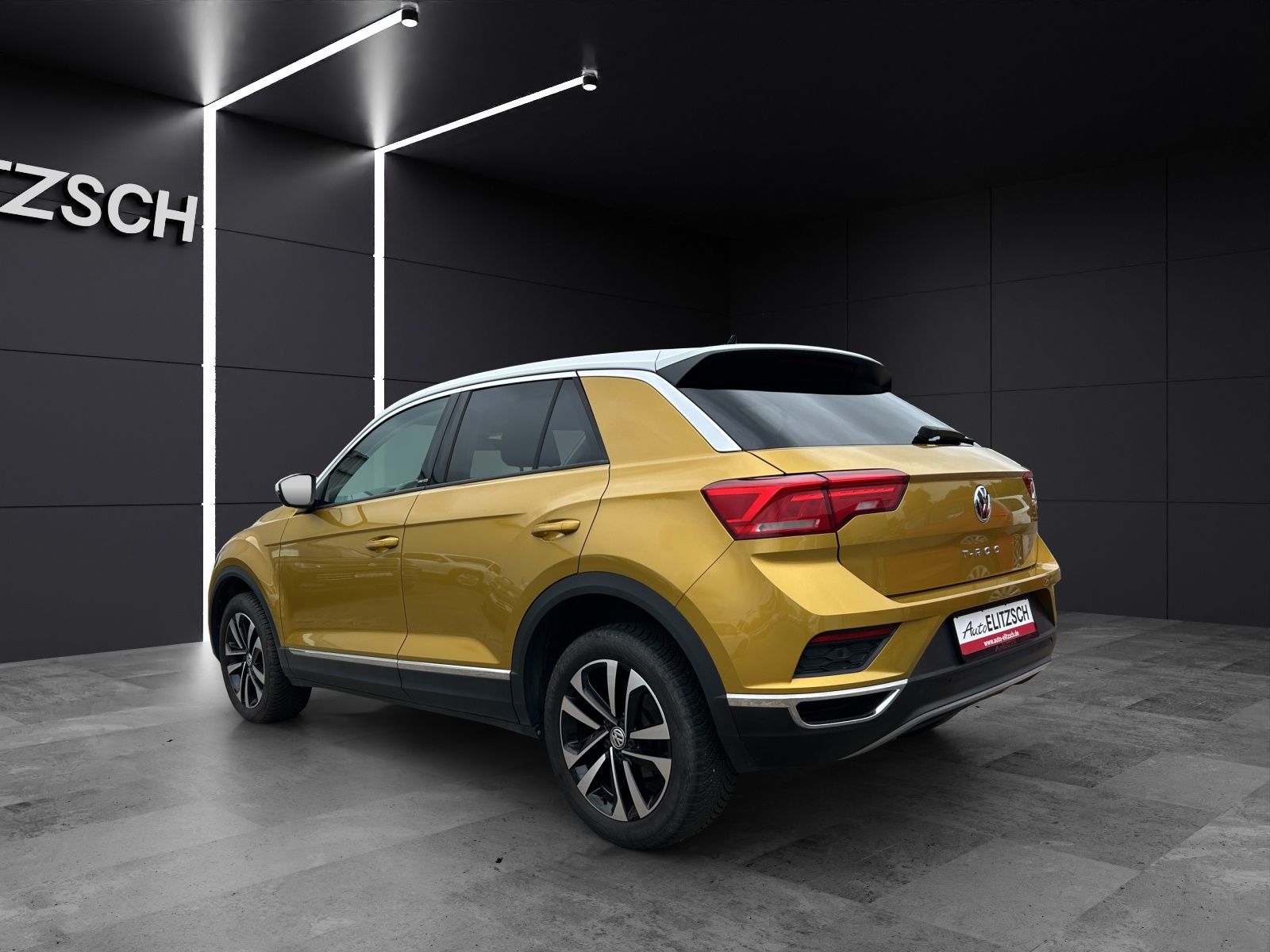 Fahrzeugabbildung Volkswagen T-Roc TSI United DSG LED Navi ACC AHK RFK SH