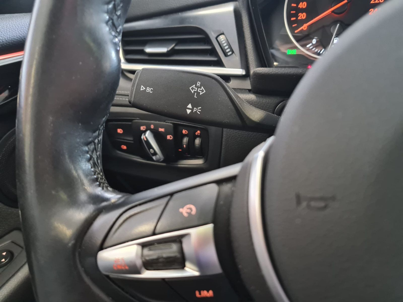 Fahrzeugabbildung BMW 225 Active Tourer 225xe/NAVI/ca. 30€ Steuer/Jahr