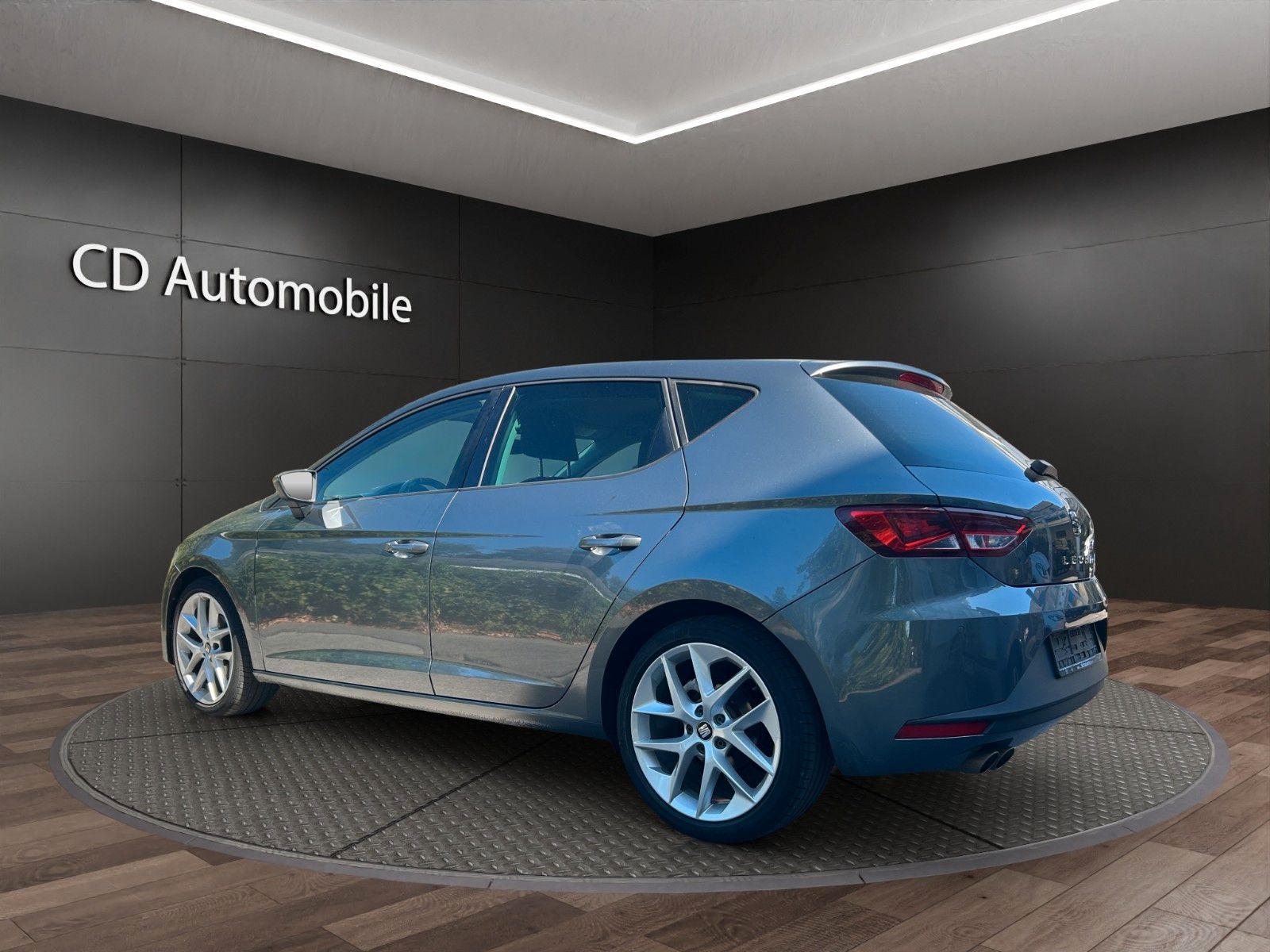 Fahrzeugabbildung SEAT Leon FR/TÜV & Service Neu
