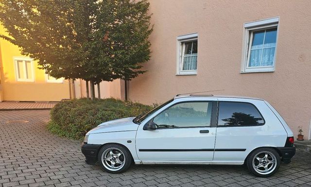 Renault Clio 1991 / TÜV / 1,4 Liter / gepf...