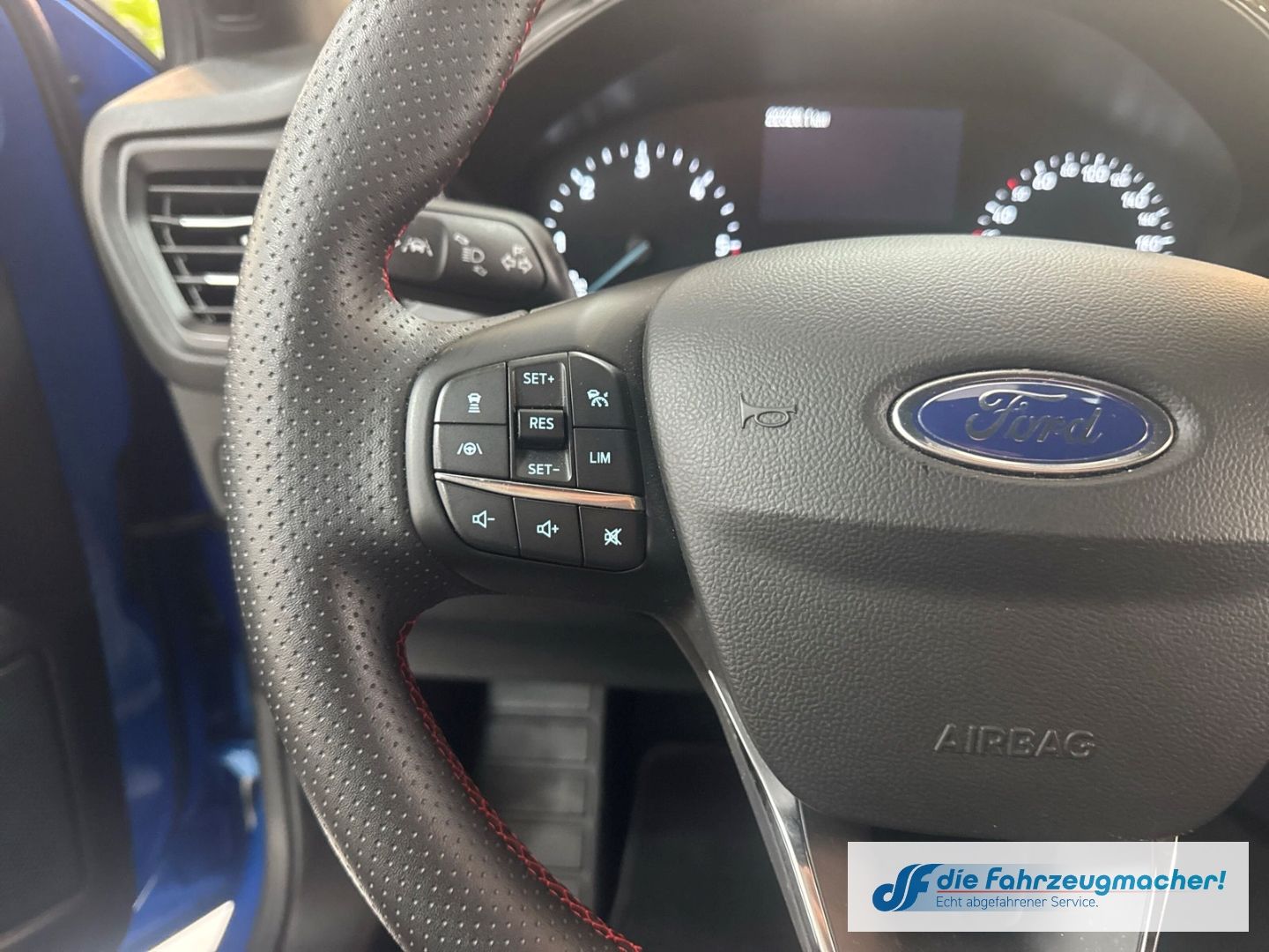 Fahrzeugabbildung Ford Focus Turnier ST-Line Navi LED ACC Apple CarPlay