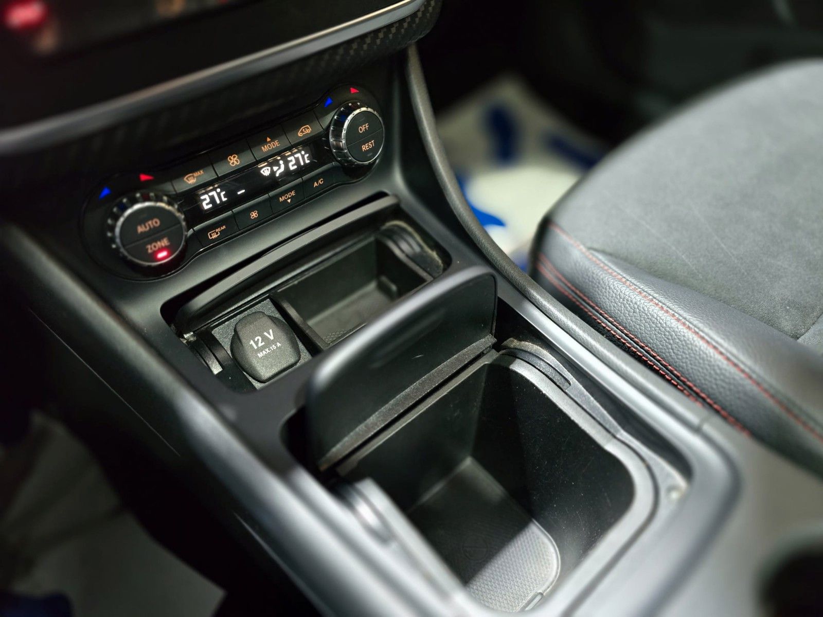 Fahrzeugabbildung Mercedes-Benz A250 AMG-Line/Panorama/Navi/8fach/TÜV-NEU