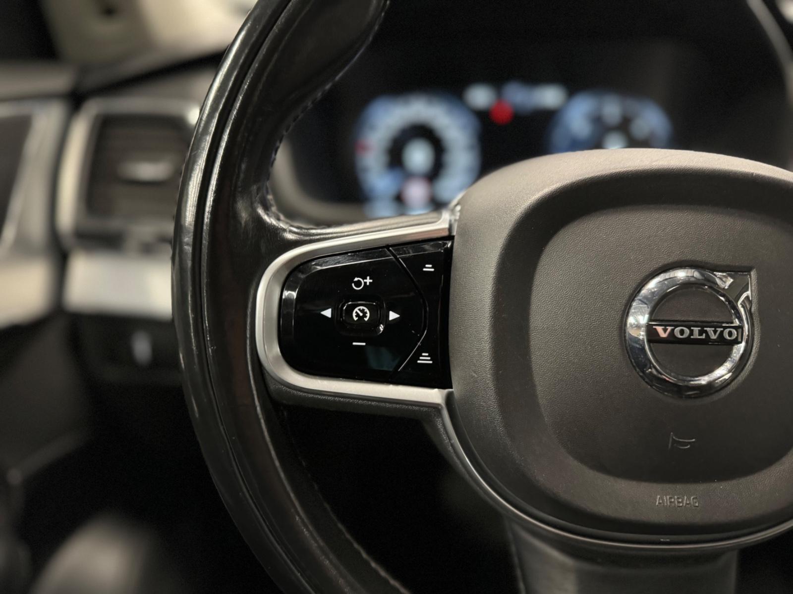 Volvo XC 90 Momentum AWD Navi SHZ LHZ LED 7-Sitzer