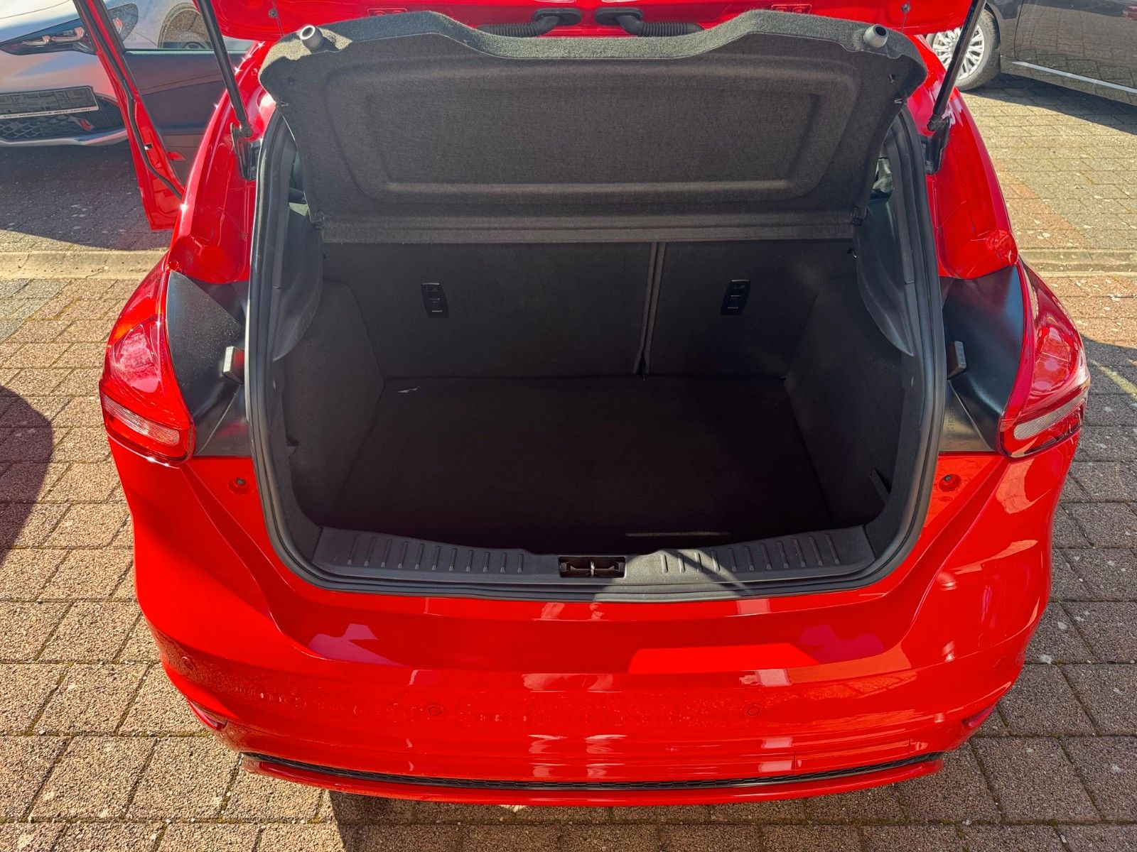 Fahrzeugabbildung Ford Focus Lim. ST-Line Kamera Tempomat Sitzheizung