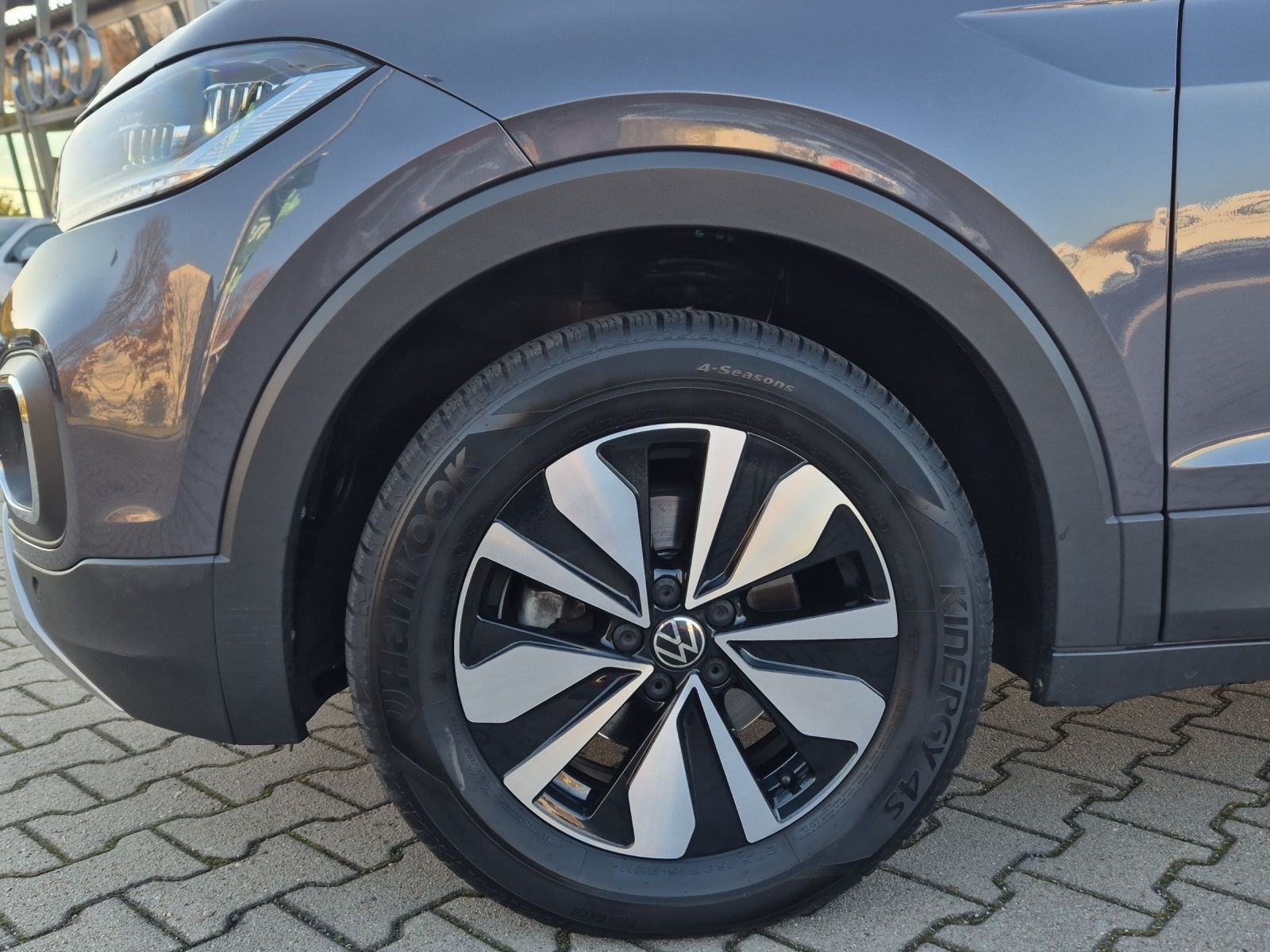 Fahrzeugabbildung Volkswagen T-Cross 1.0 TSI Move DSG LED AHK ACC Navi RearVi