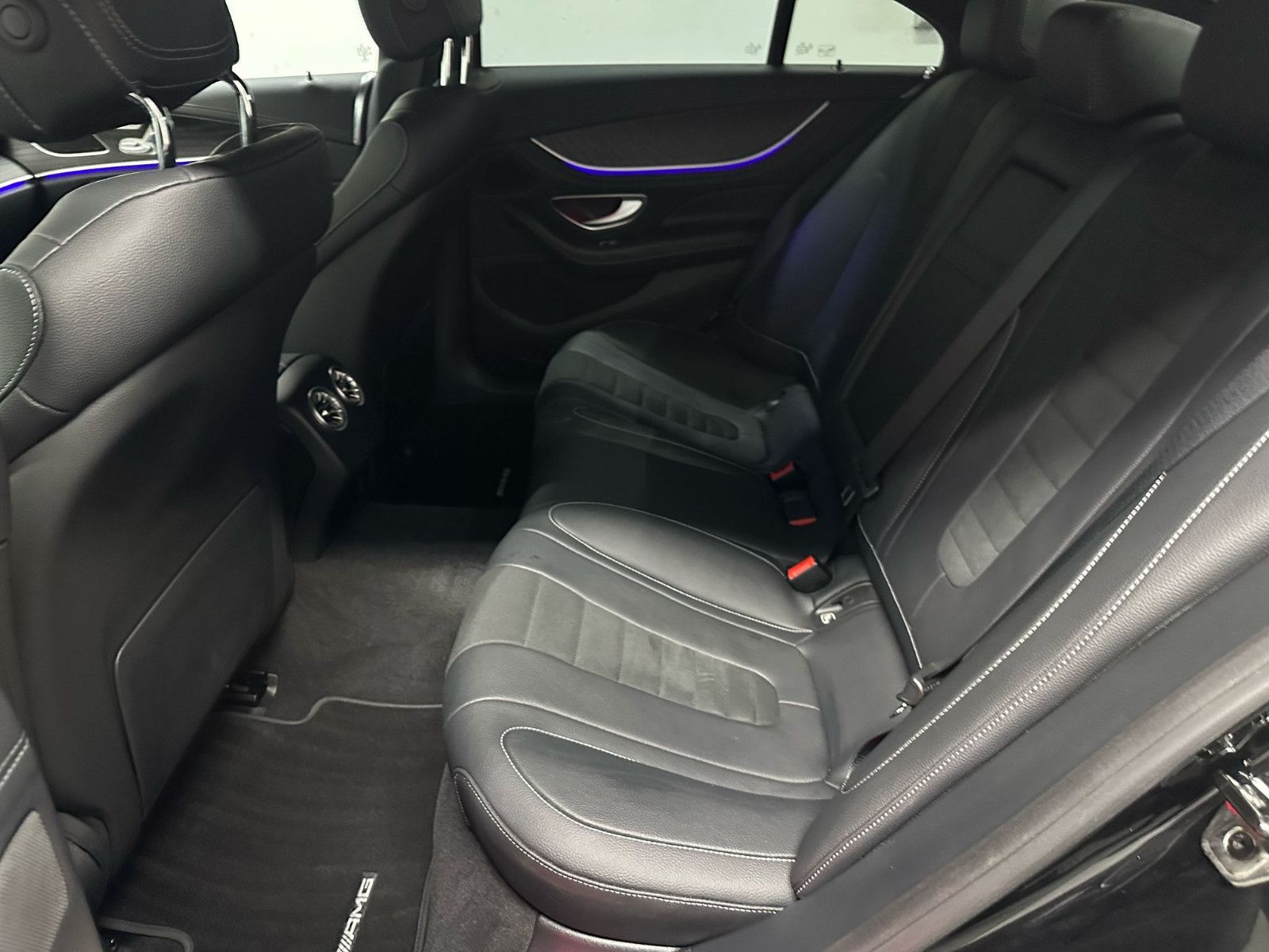 Fahrzeugabbildung Mercedes-Benz CLS 300 d 4MATIC AMG-LINE*NIGHT*KAMERA*AMBILI*