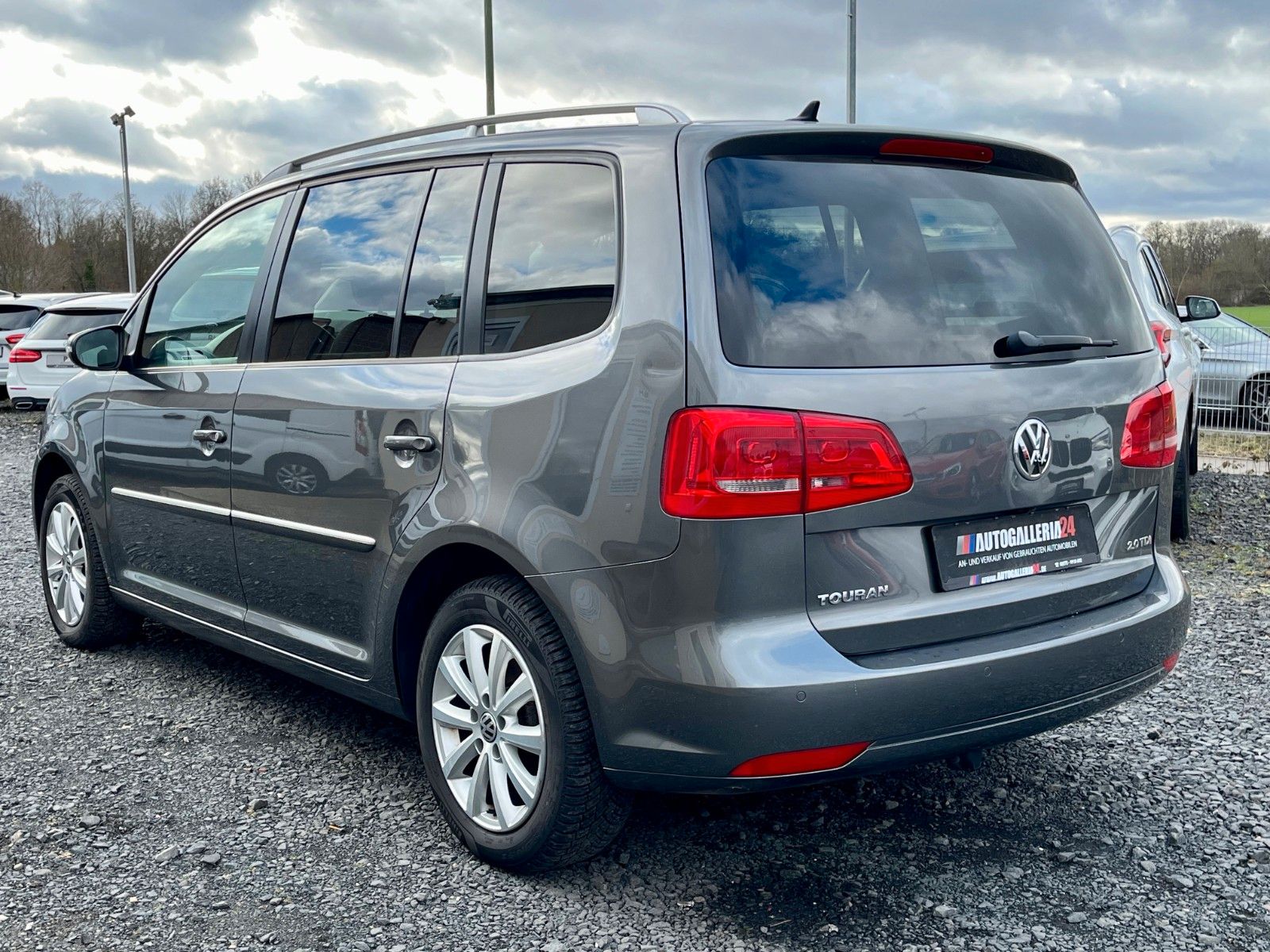 Fahrzeugabbildung Volkswagen Touran 2.0 TDI HIGHLINE DSG Navi RKam AHK Alcant