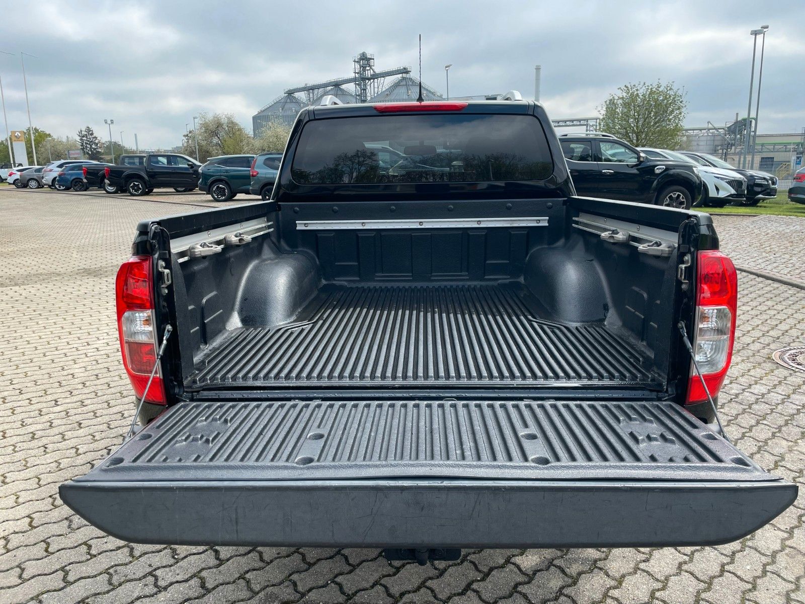 Fahrzeugabbildung Nissan Navara NP300 Tekna Double Cab 4x4