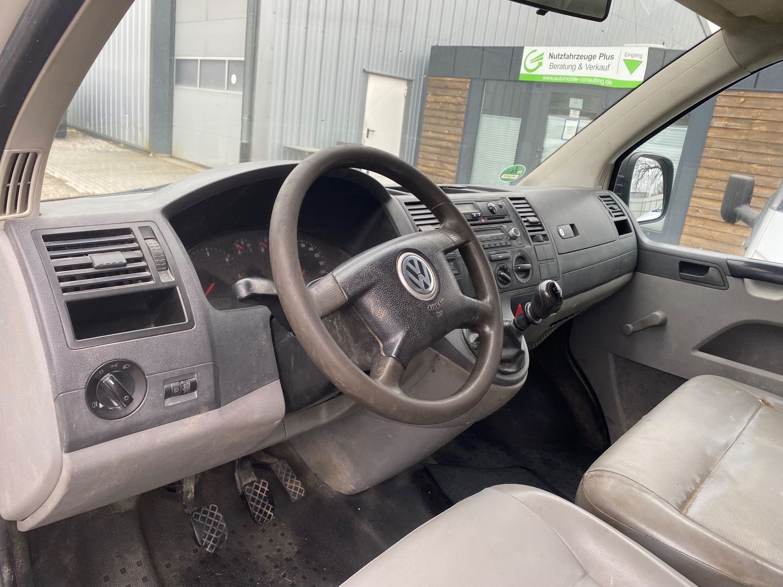 Fahrzeugabbildung Volkswagen T5 Caravelle LANG,OHNE RÜCKSITZE