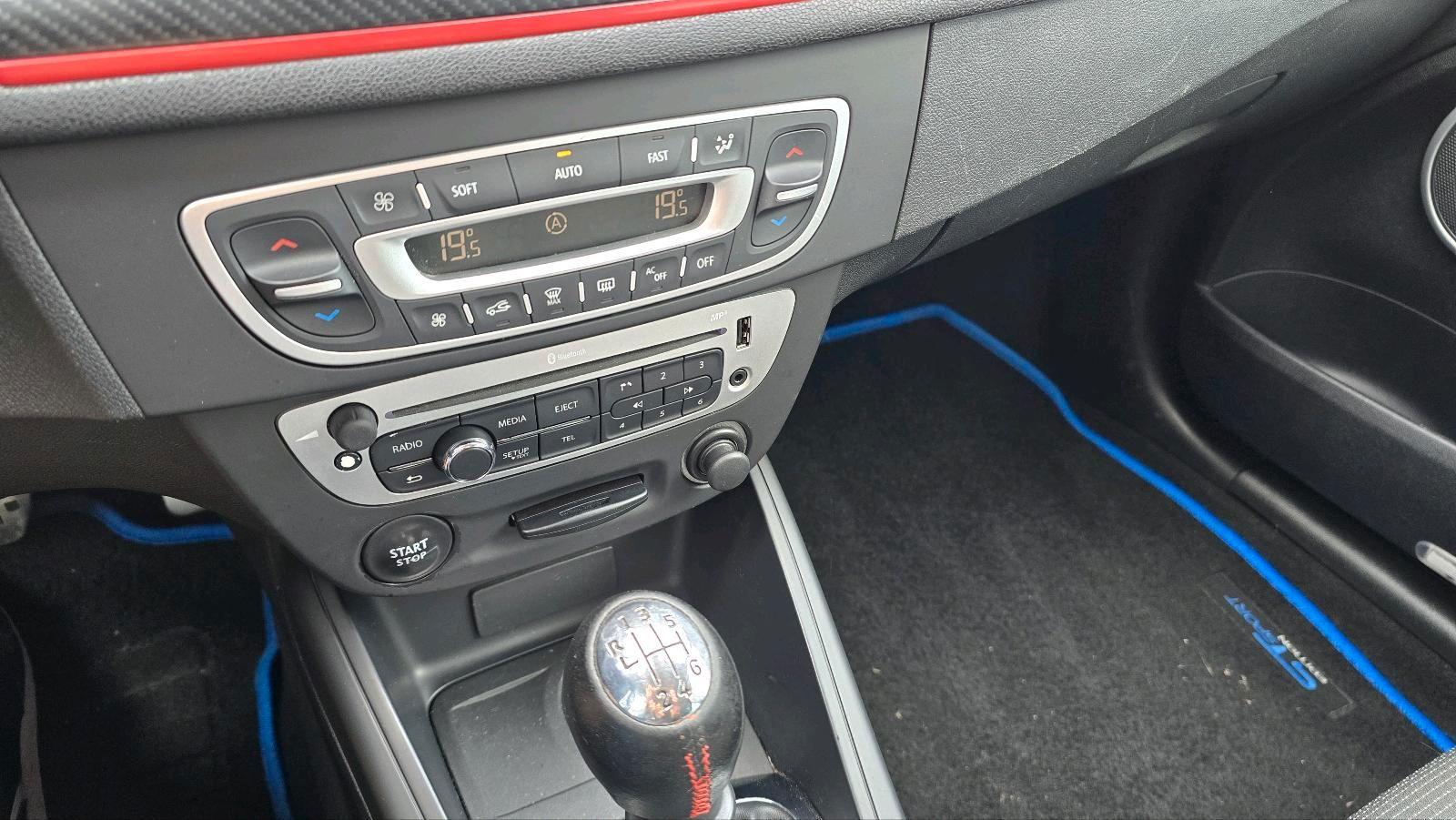 Renault Megane 2012 — photo 15