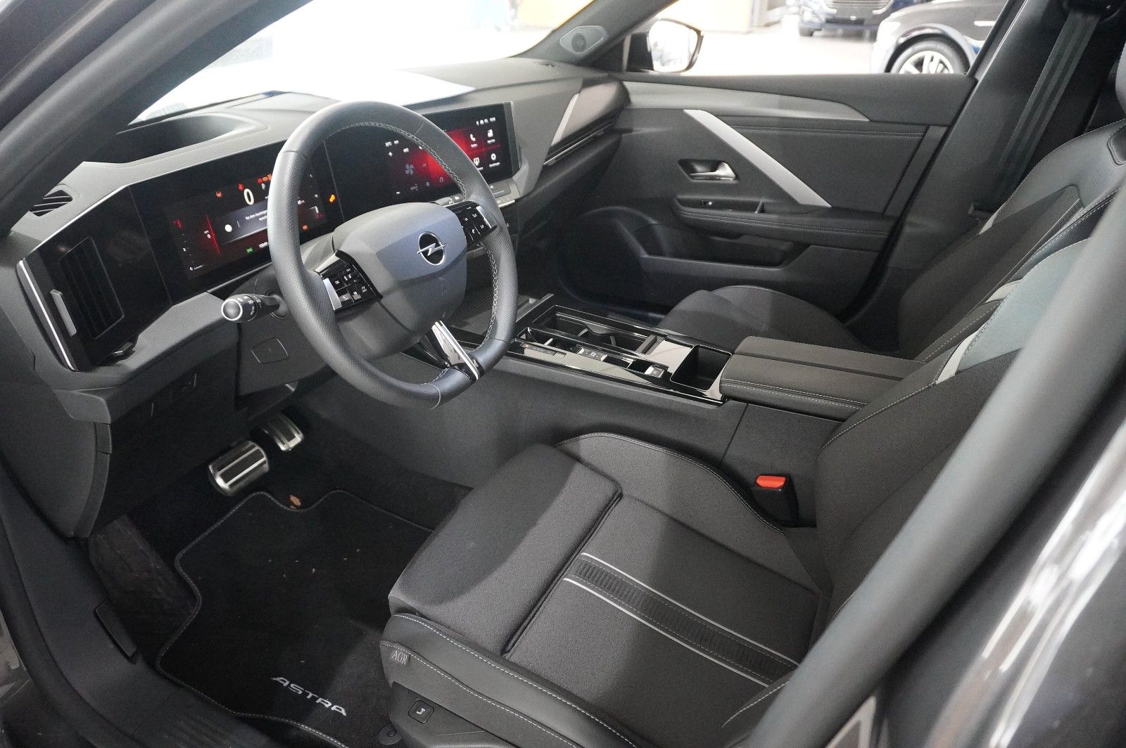 Fahrzeugabbildung Opel Astra L Lim. 1.2T GS LINE NAVI/LED/360°/HUD/DAB+