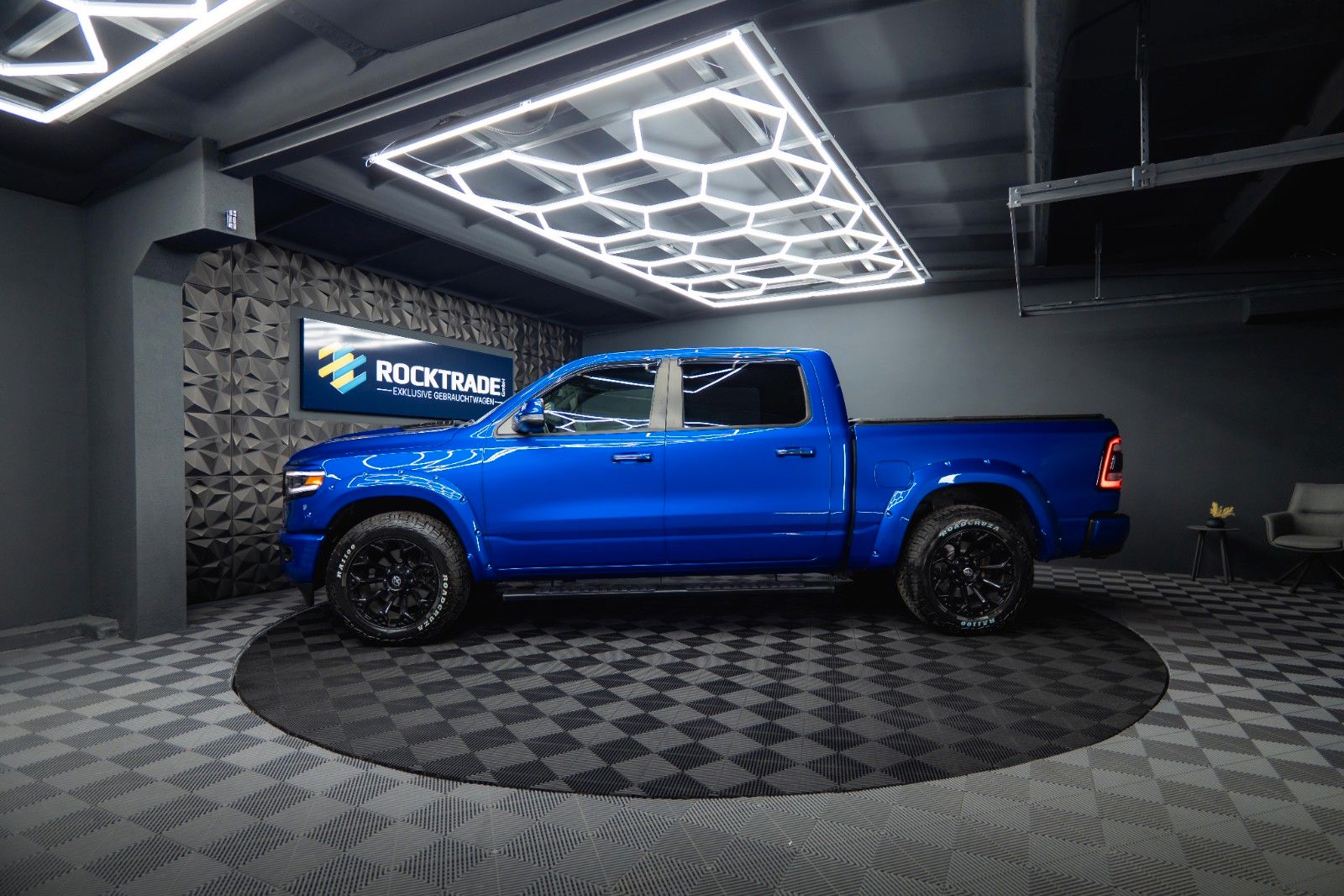 Fahrzeugabbildung Dodge RAM 5.7 V8 HEMI 4x4 OFFROAD Night Limited 19%