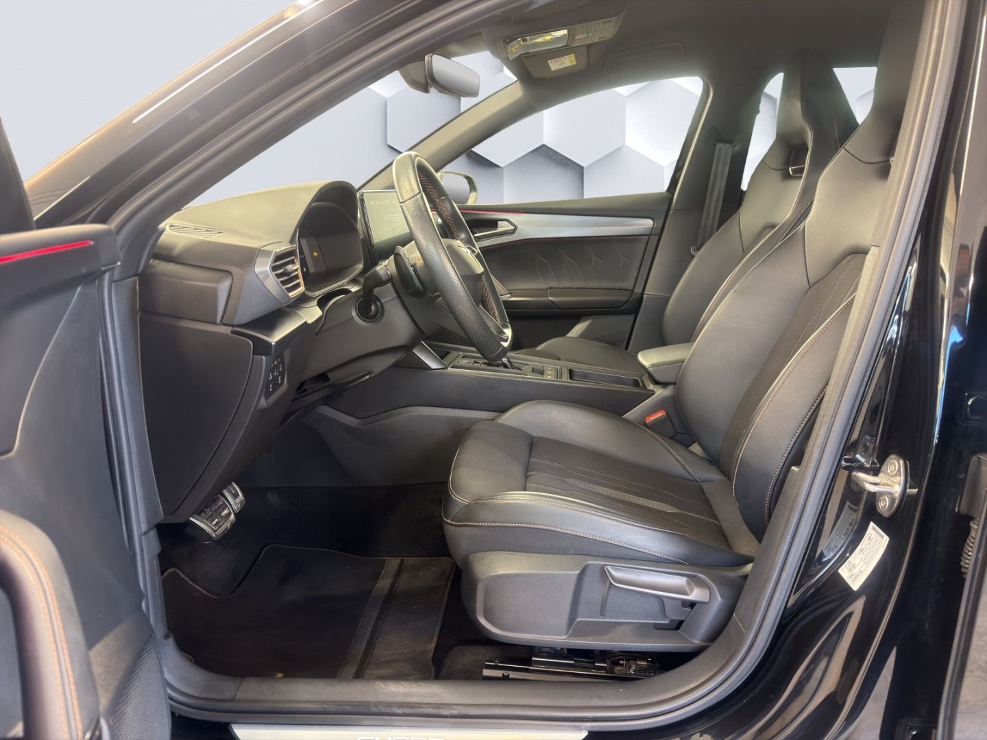 Leon Sportstourer 1.4l Hybrid DSG  AHZV LED PDC 