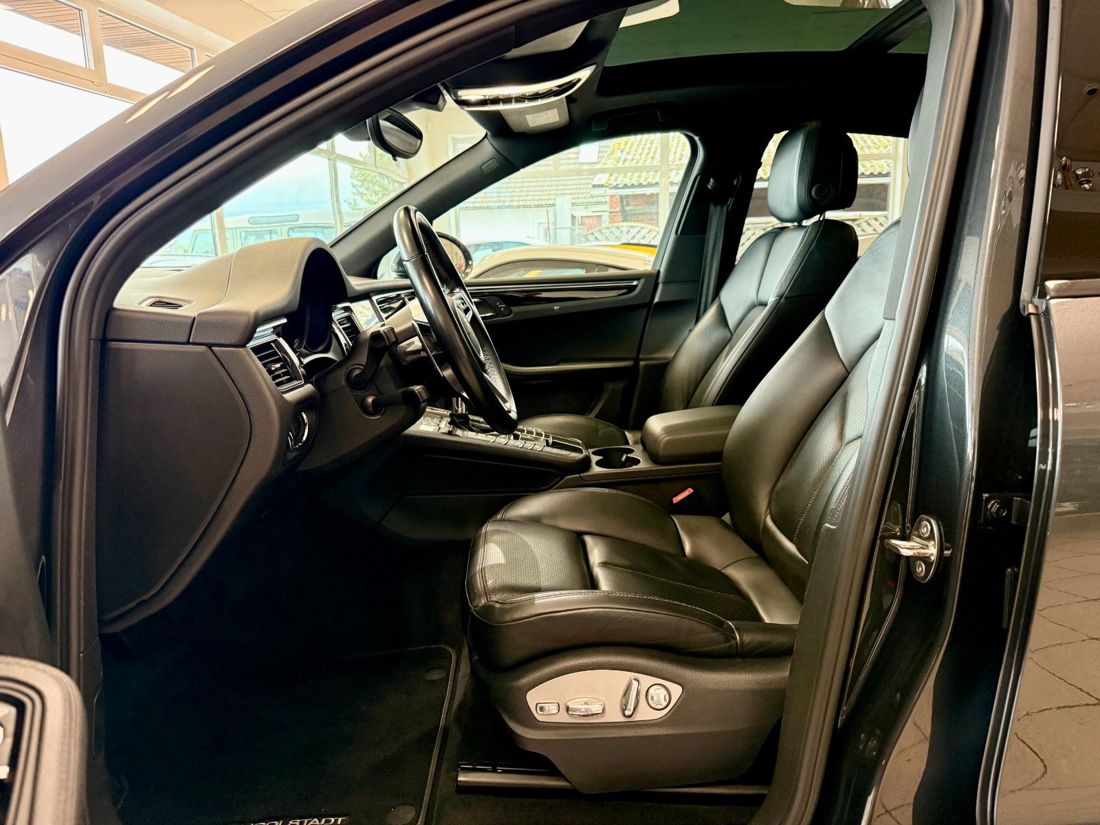 Fahrzeugabbildung Porsche Macan S Panorama/Kamera/DAB/20Zoll/APPROVED