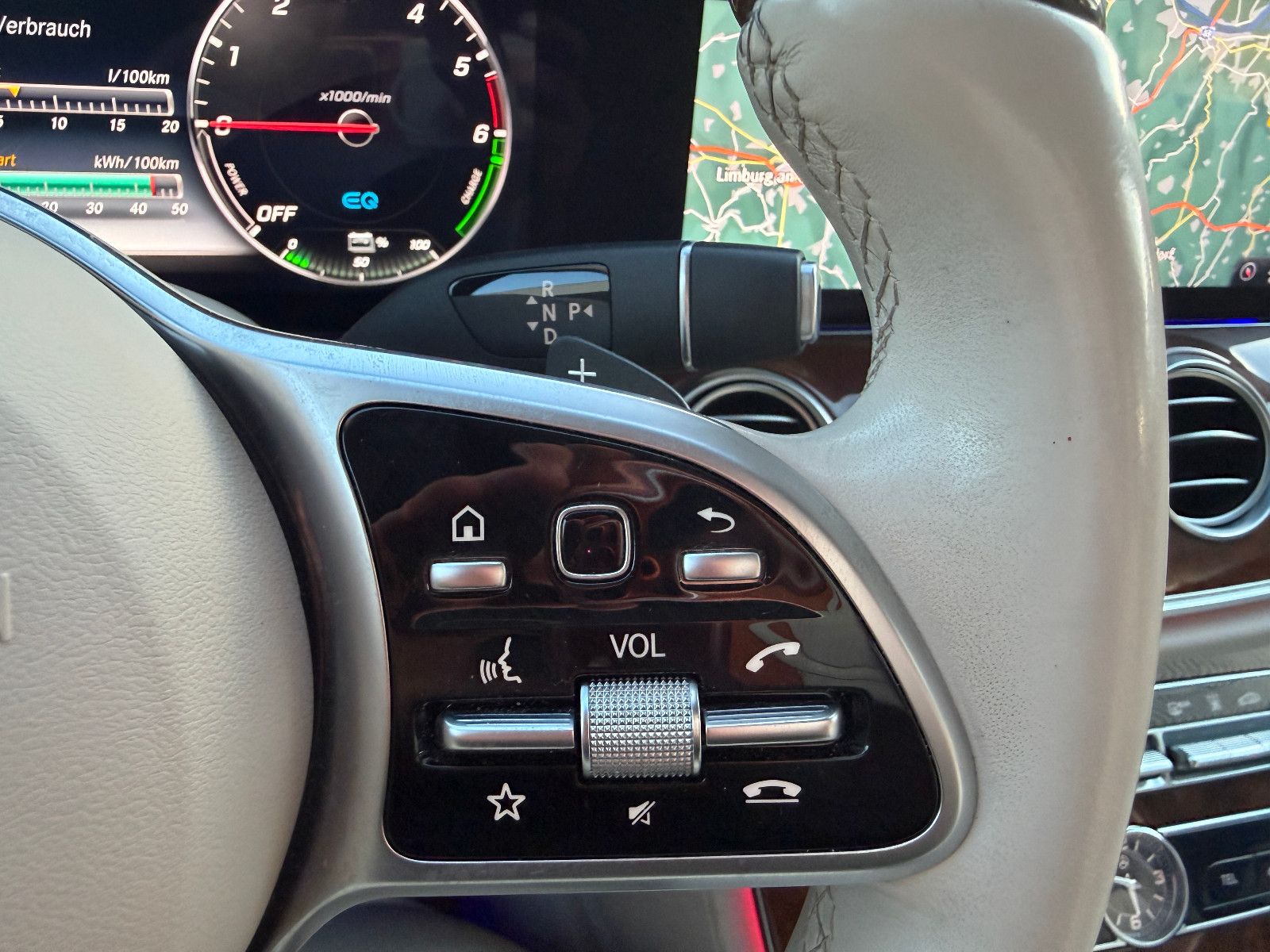 Fahrzeugabbildung Mercedes-Benz E 300 de/AMG/HEAD-UP/VIRTUAL/AMBIENTE/BURMESTER/