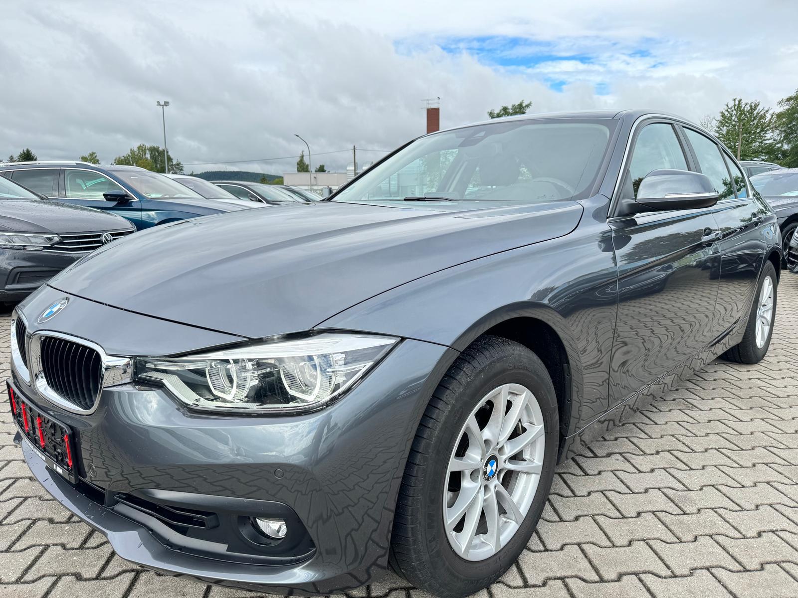 BMW 320 i Lim Advantage PDC Navi Sport T-Leder