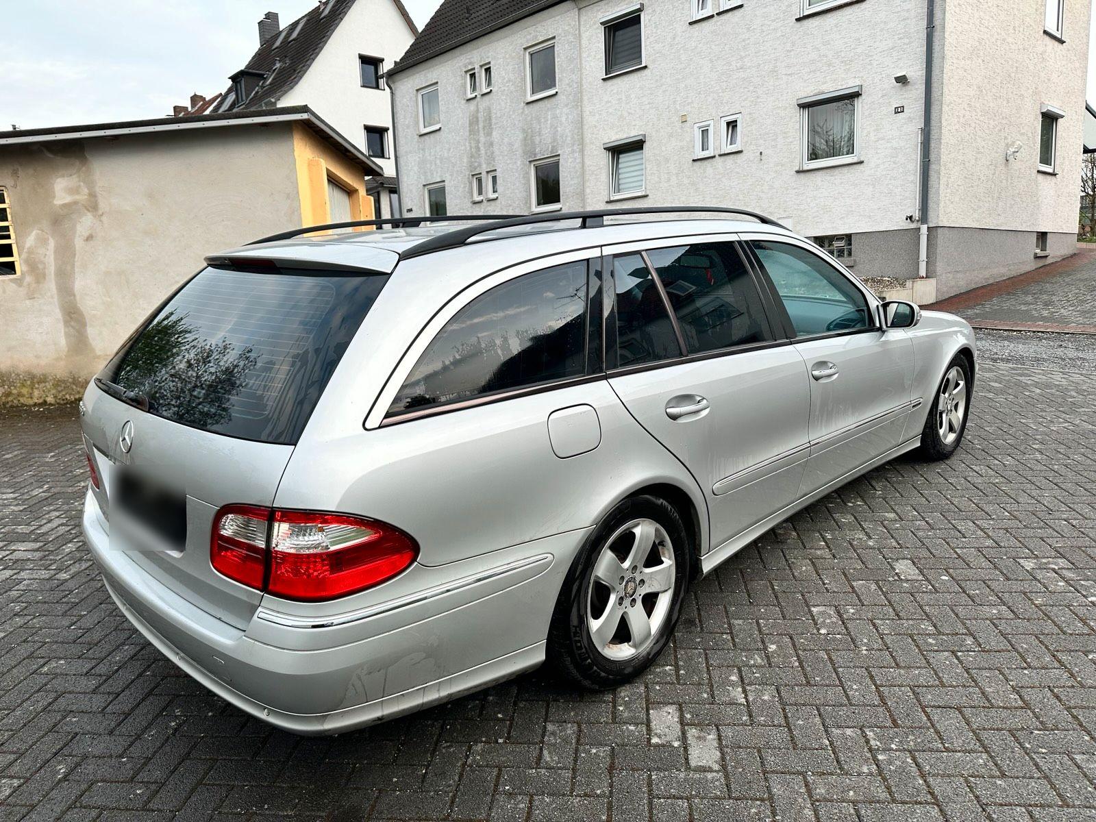 Mercedes-Benz E350 2005 — салон