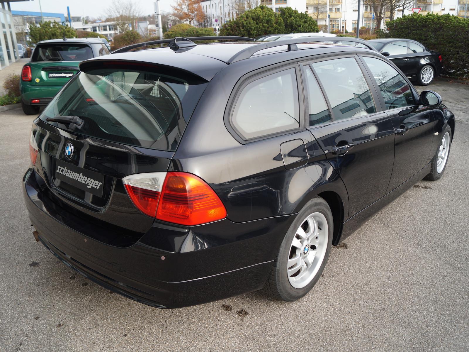 BMW 320 2007 — interior