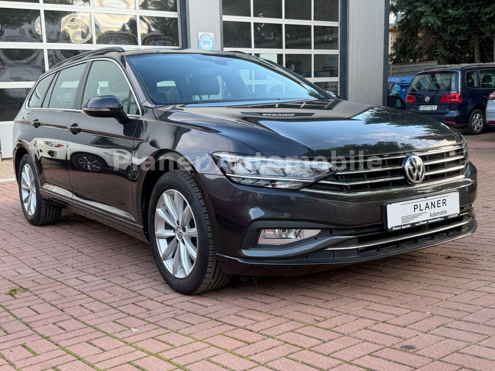 Volkswagen Passat Variant 1.Hand Leder LED Navi Service neu