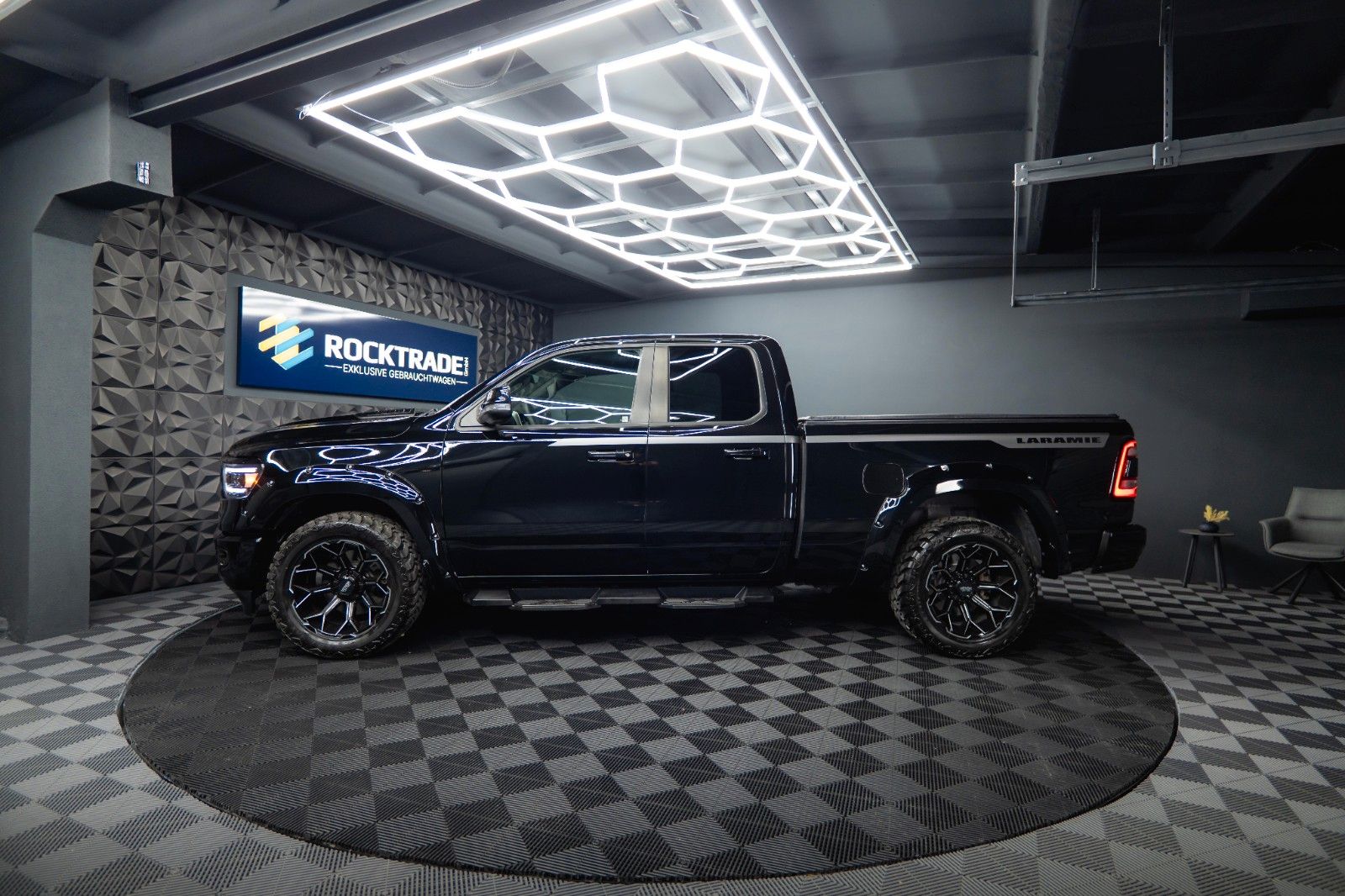 Fahrzeugabbildung Dodge RAM 5.7 V8 HEMI 4x4 Night LARAMIE LONGBED 19%