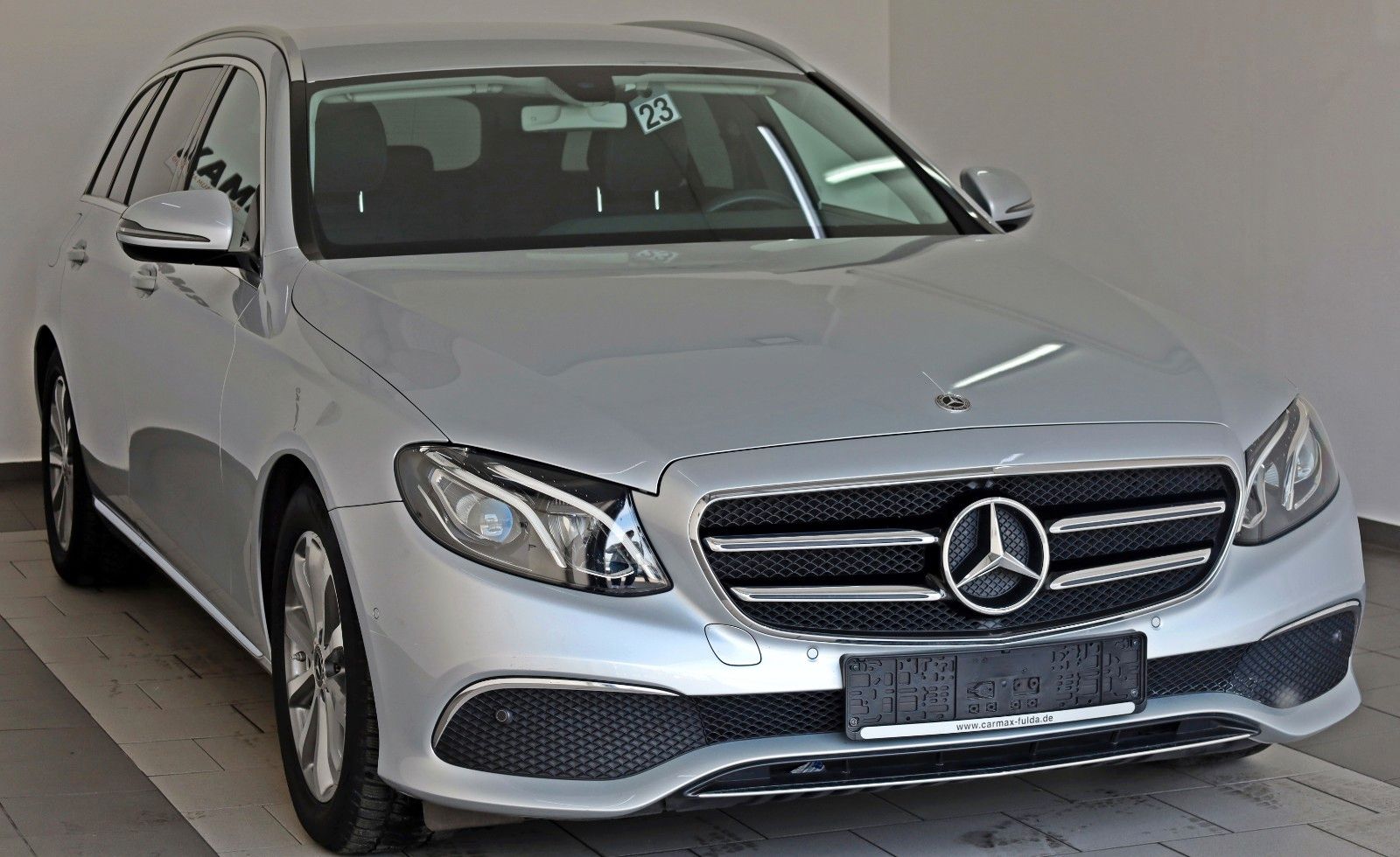 Fahrzeugabbildung Mercedes-Benz E 220d, Avantgarde, Leder,Navi,LED,SH,Kamera,AHK