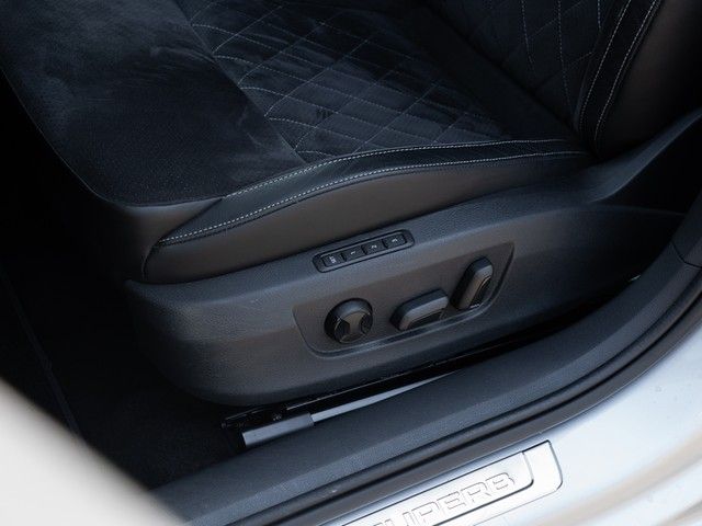Superb Combi 2.0 TDI Sportline DSG MATRIX+DCC+NA