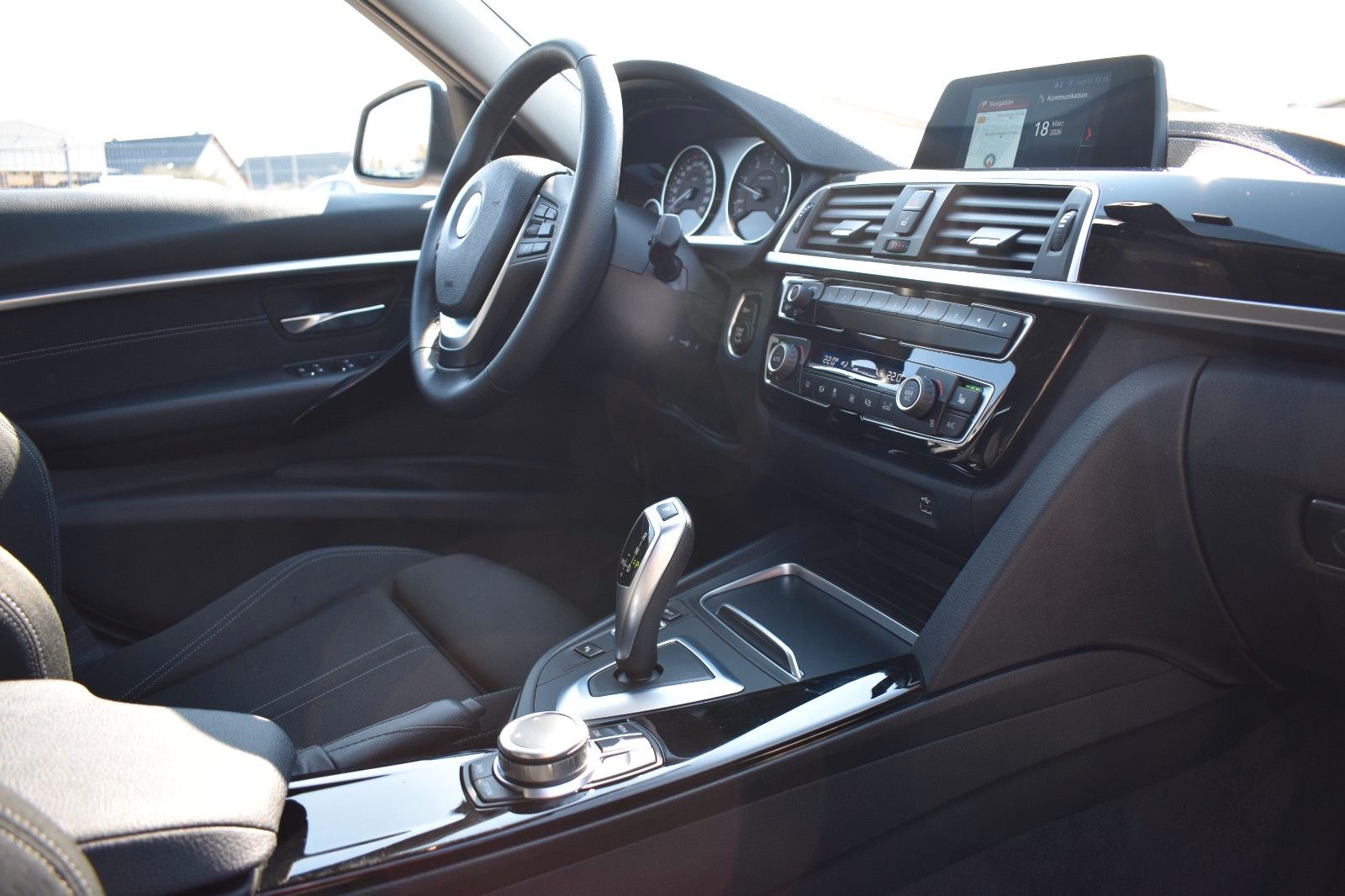 Fahrzeugabbildung BMW 320 d Touring Sport Line Automatik AHK