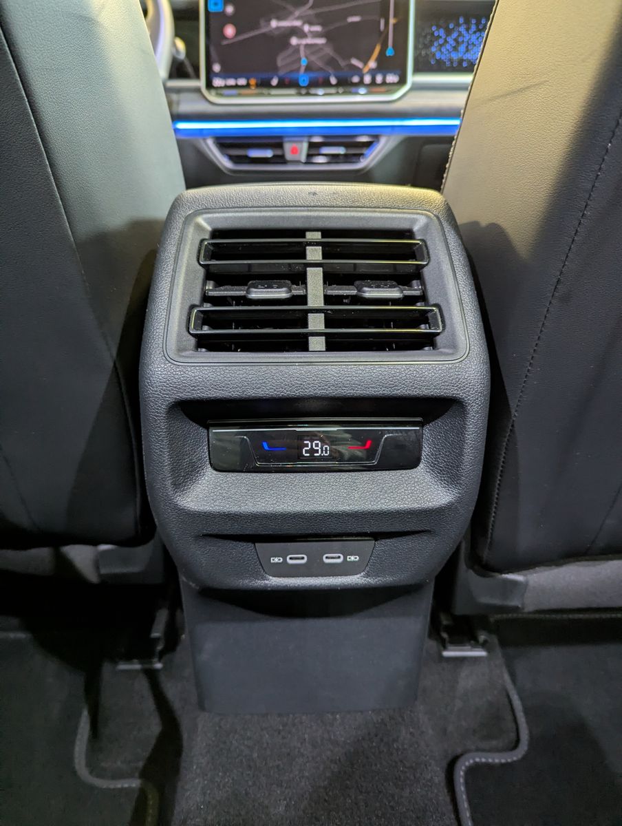 VW Tayron 2.0 4M R-Line Launch Pano Matrix AHK 20" - Image 29