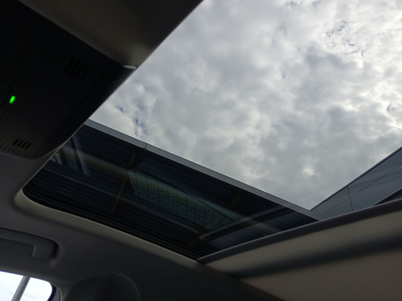 Fahrzeugabbildung SEAT Leon ST TDI Style DSG LED Navi AID Pano GRA Park