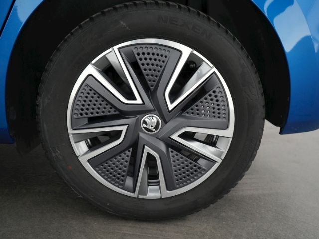 Fabia TOUR TSI+LED LICHT+PARKPILOT VO+HI+SITZHEI