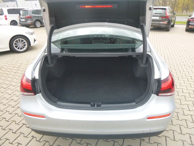 Fahrzeugabbildung Mercedes-Benz A 180 Limousine >NAV/LED/KAM/PDC/SHZ<