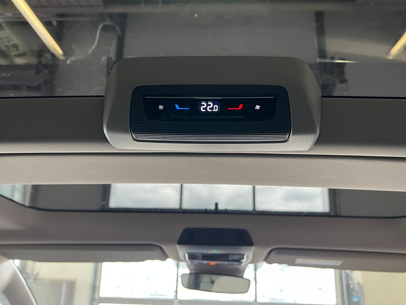 Fahrzeugabbildung Volkswagen Multivan T7 Style 2.0 TDI DSG *AHK, IQ.Light, Pa