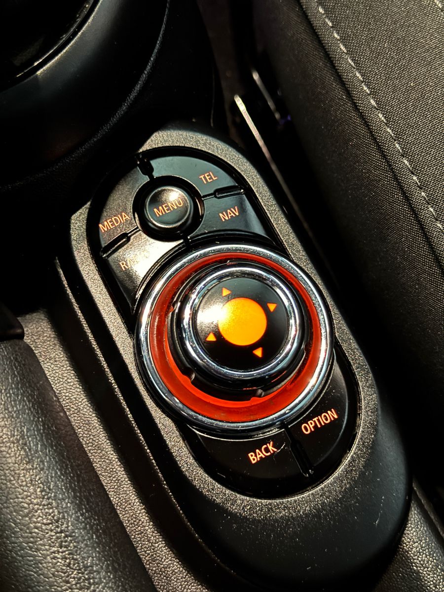 Fahrzeugabbildung MINI Cooper S Cabrio NAVI PROF LED LEDER ASSISTENZ+