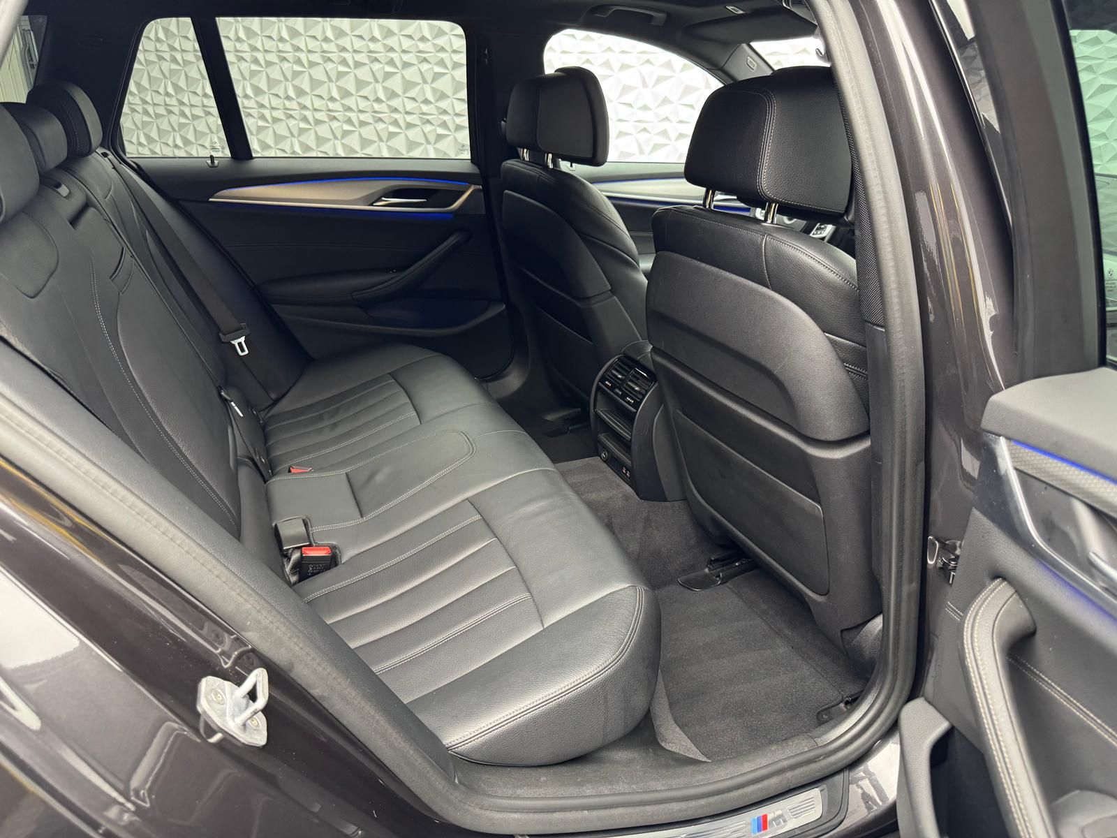Fahrzeugabbildung BMW 520d M-PAKET/AKTIVLENK/ACC/PANO/AHK/KEYL/CAM/DAB