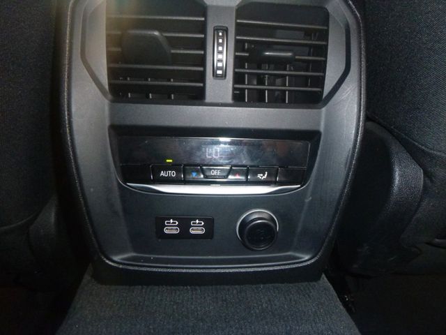 Fahrzeugabbildung BMW 320 i Touring >AUT/AHK/R-Kamera/PDC/LED<