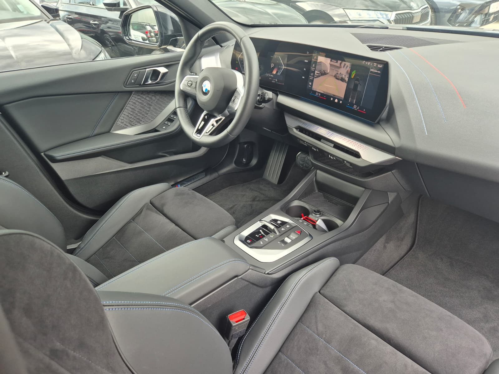 Fahrzeugabbildung BMW 120 i M Sport Adaptiv LED*PANO*AHK*M Alcantara