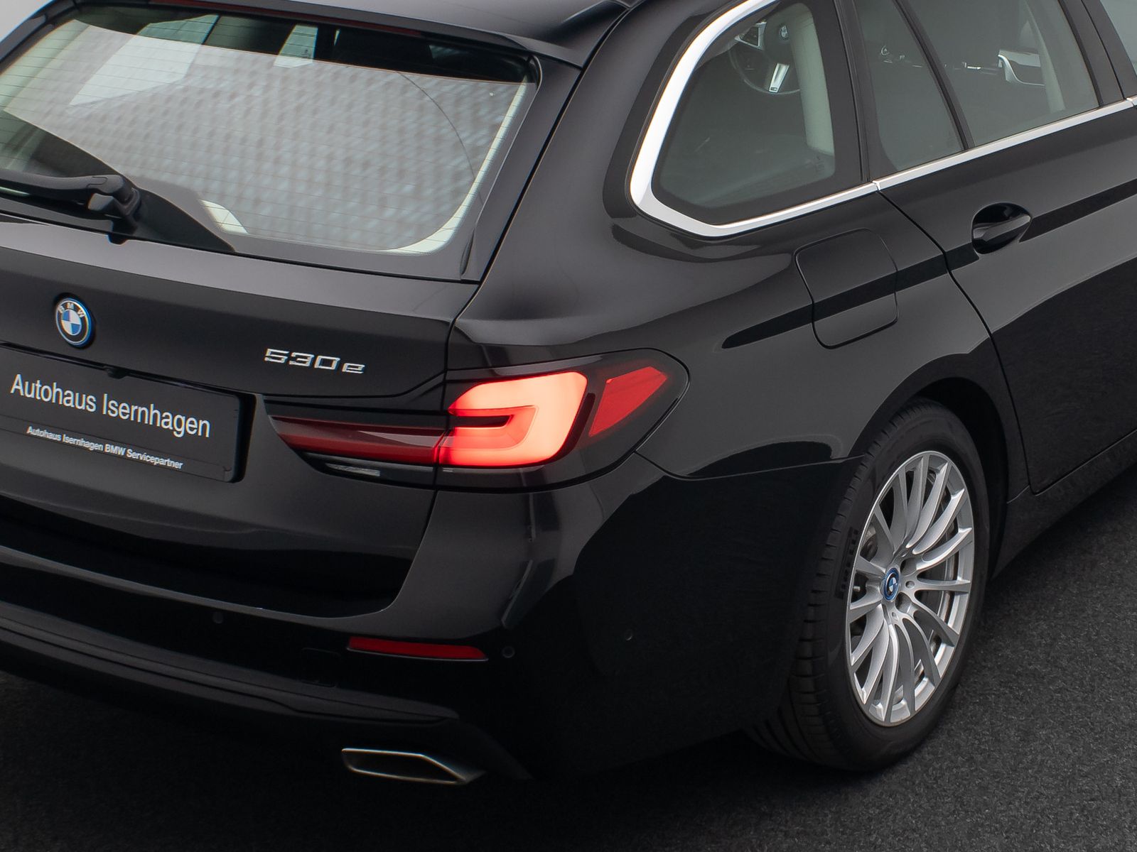 Fahrzeugabbildung BMW 530e Alarm Stop&Go Kamera DAB MSport Parkassist