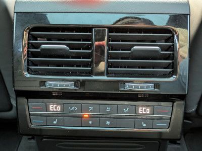 Fahrzeugabbildung Volkswagen Touareg 3.0TDI 4M R-Line VOLL Black 22" UPE 114T