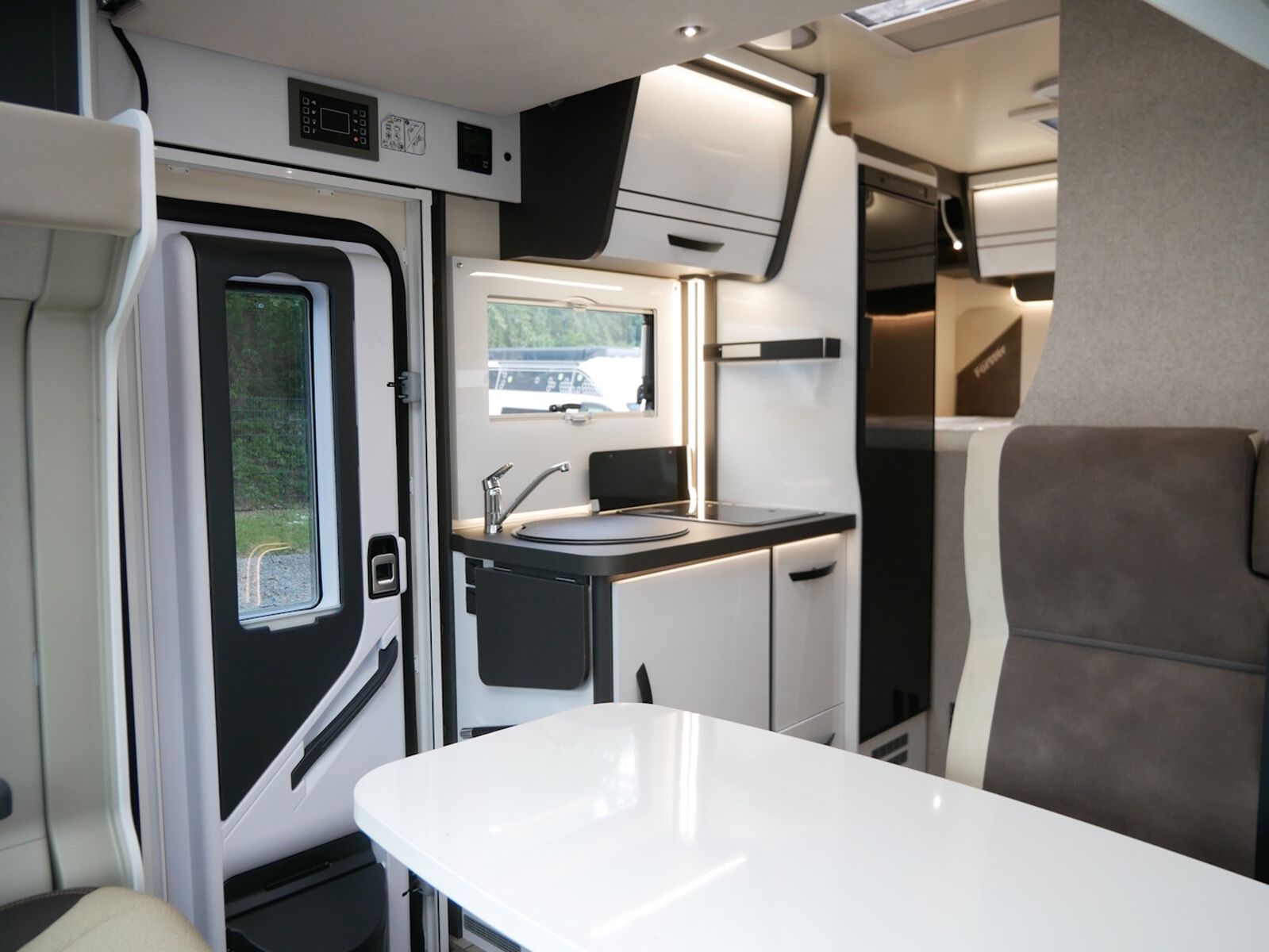 Fahrzeugabbildung Forster T FT599HB 10380,- EUR Sondernachlass