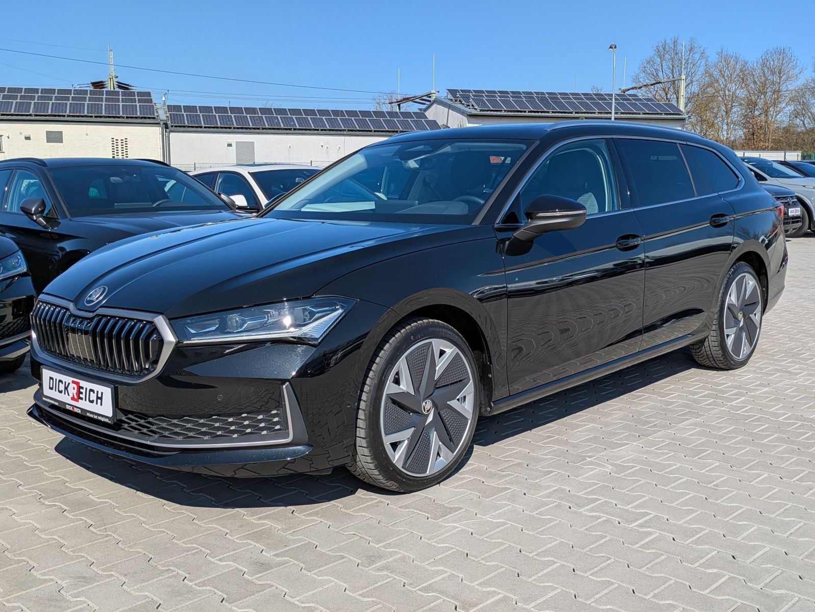 Fahrzeugabbildung SKODA Superb 2.0 TDI 4x4 Selection MATRIX*AHK*PANO*19"
