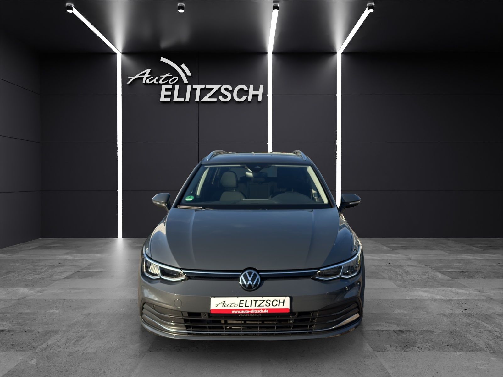 Fahrzeugabbildung Volkswagen Golf VIII Variant eTSI Active DSG LED ACC SH Nav