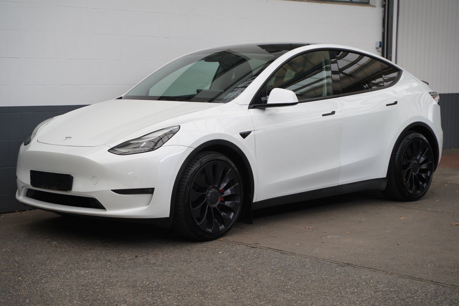 TESLA Model Y Performance *AHK*Mwst.*