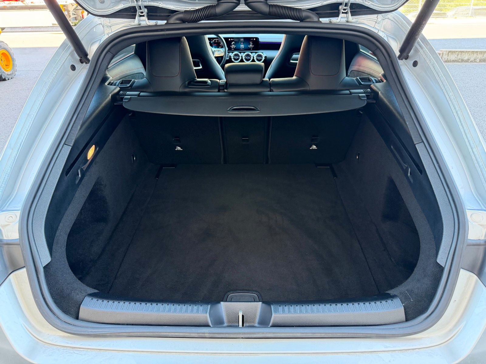 Fahrzeugabbildung Mercedes-Benz CLA 220 D SB AMG R-Kamera+Pano+DISTR+MBEAM+Ambie