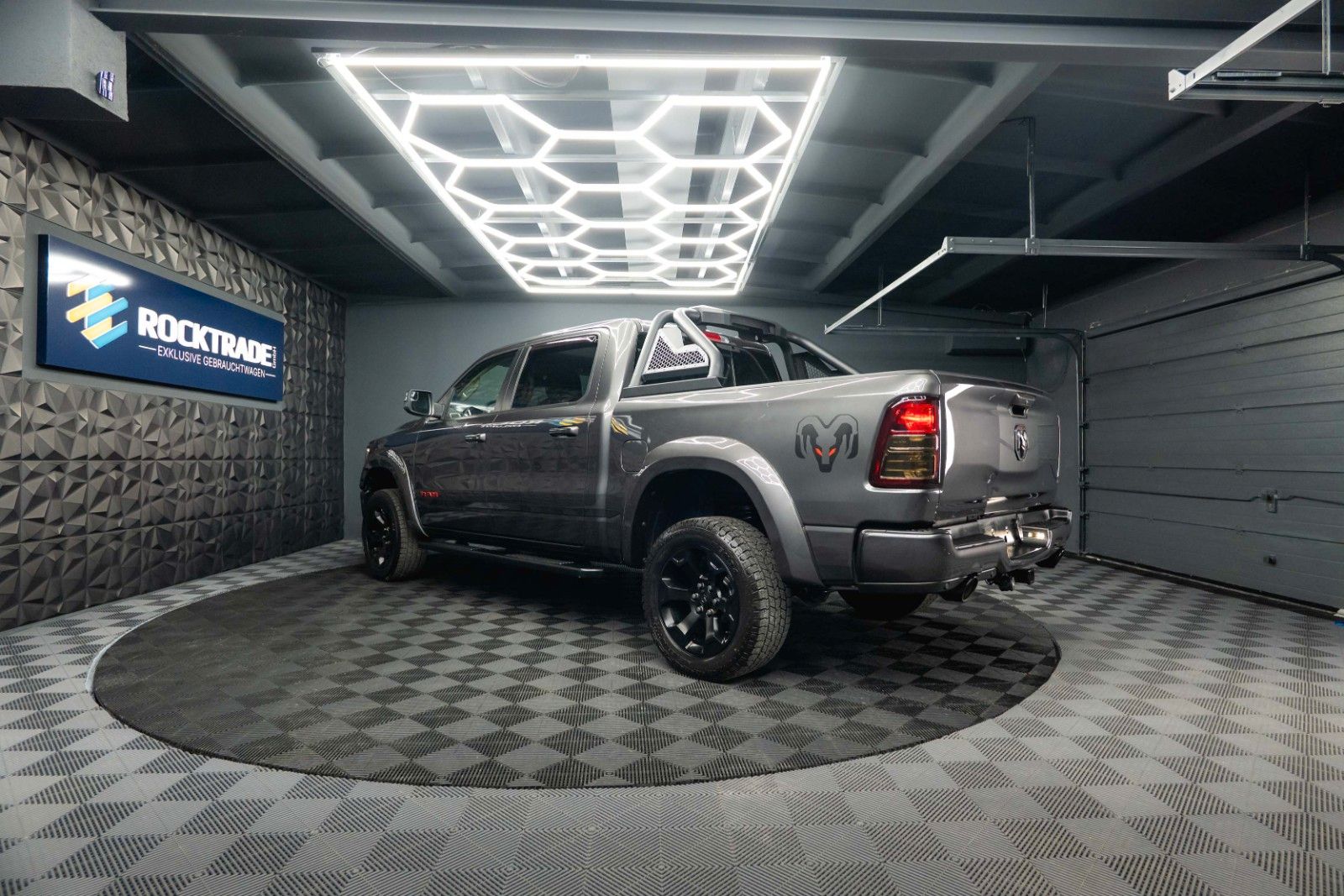 Fahrzeugabbildung Dodge RAM 5.7 V8 HEMI 4x4 OFFROAD NightPaket AXLE LOCK