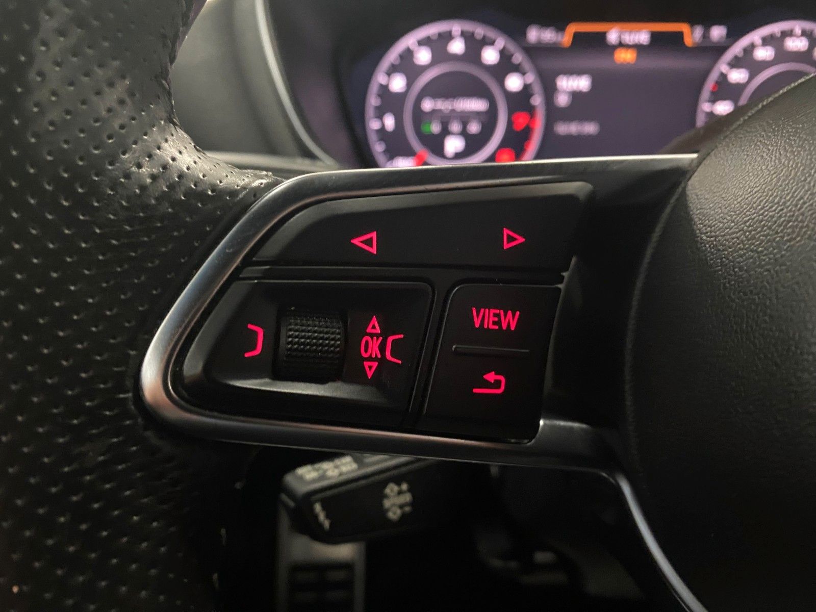 Fahrzeugabbildung Audi TT S-Line Roadster 2.0 TFSI S tronic quattro+19"